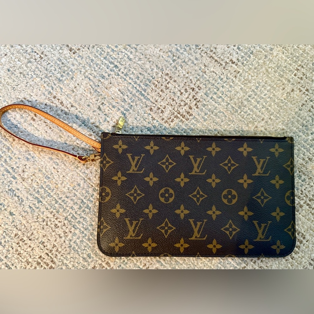 Louis Vuitton Neverfull pouch